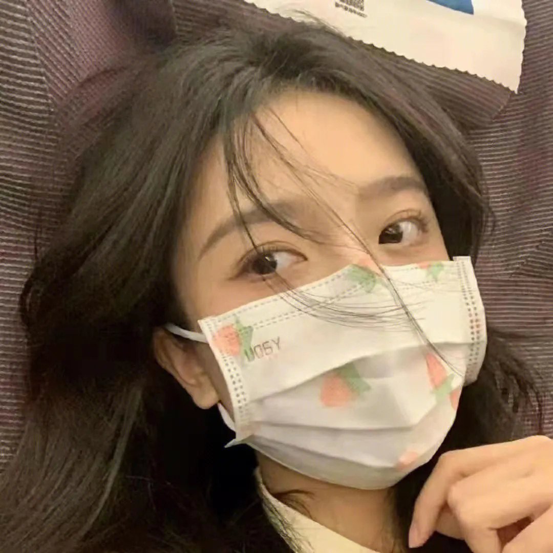 小姑娘艾萝依
